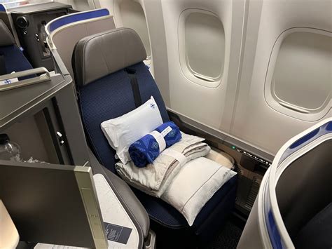 Review: United Polaris Business Class Boeing 777 (NRT.